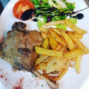 Restaurant CAL PADRÍ - PAS DE LA CASE - ANDORRE. El saber fer d’anys de treball i la satisfacció de la feina ben feta, ens ha donat energia renovada per tornar de nou a servir-vos el que millor sabem fer. https://calpadri-pasdelacasa.com/ Amics i clients, tenim moltes ganes de què pugueu gaudir novament de l’autèntica cuina de muntanya al Pas de la Casa, com havíeu fet durant anys. https://calpadri-pasdelacasa.com Així que ara i de nou, podreu venir a menjar a Restaurant Cal Padrí i degustar autèntics plats de cuina de proximitat… fets amb il·lusió i la millor matèria primera, com l’escudella i carn d’olla Andorrana, els caragols a la llauna, peus de porc amb caragols, bacallà amb mongetes de Santa Pau, conill a la “Rabiosa” o el millor pernil ibèric d’aglà. https://calpadri-pasdelacasa.com/ Restaurant Cal Padrí « Cuina de muntanya » Carrer de Maià, 12 AD200 PAS de la CASA (Encamp) Principat d’Andorra T.+376856180 calpadripasdelacasa@gmail.com https://calpadri-pasdelacasa.com/ https://www.instagram.com/cal.padri/