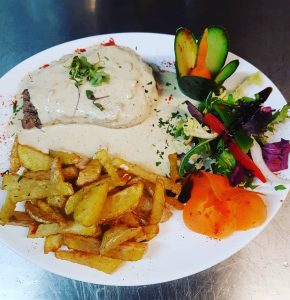 Restaurant CAL PADRÍ - PAS DE LA CASE - ANDORRE. El saber fer d’anys de treball i la satisfacció de la feina ben feta, ens ha donat energia renovada per tornar de nou a servir-vos el que millor sabem fer. https://calpadri-pasdelacasa.com/ Amics i clients, tenim moltes ganes de què pugueu gaudir novament de l’autèntica cuina de muntanya al Pas de la Casa, com havíeu fet durant anys. https://calpadri-pasdelacasa.com Així que ara i de nou, podreu venir a menjar a Restaurant Cal Padrí i degustar autèntics plats de cuina de proximitat… fets amb il·lusió i la millor matèria primera, com l’escudella i carn d’olla Andorrana, els caragols a la llauna, peus de porc amb caragols, bacallà amb mongetes de Santa Pau, conill a la “Rabiosa” o el millor pernil ibèric d’aglà. https://calpadri-pasdelacasa.com/ Restaurant Cal Padrí « Cuina de muntanya » Carrer de Maià, 12 AD200 PAS de la CASA (Encamp) Principat d’Andorra T.+376856180 calpadripasdelacasa@gmail.com https://calpadri-pasdelacasa.com/ https://www.instagram.com/cal.padri/