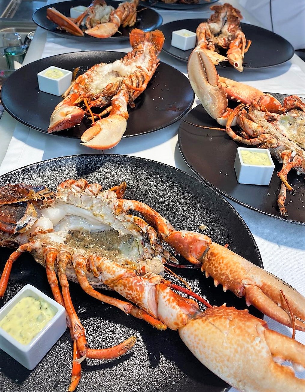 Bogavante azul del cantábrico en Restaurante KRAM ANDORRA el mejor marisco procedente del CANTÁBRICO #bogavante #llamantol #llamantols #llamantolada #llamantolblau #llamantolnacional #llamantoldelpais