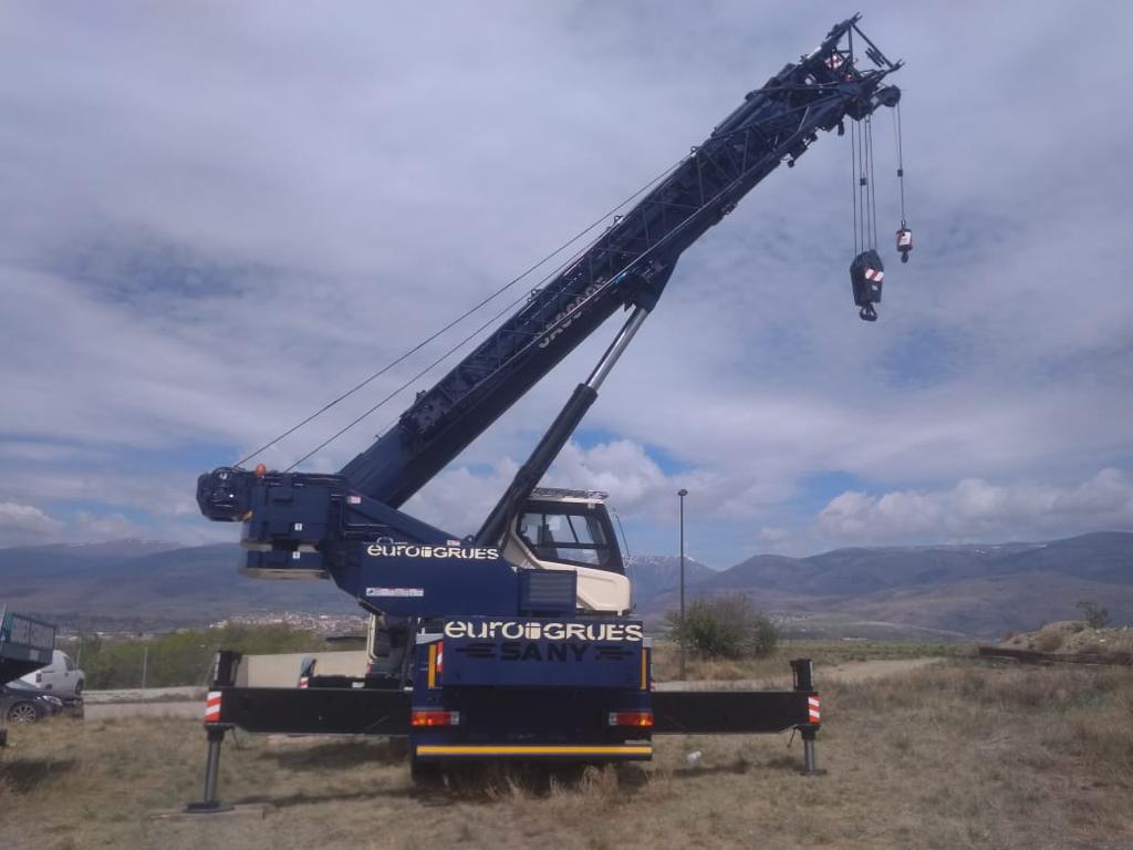 NUEVA GRÚA SANY PARA EUROGRUES. EURO GRUES, amplía delegación en el sur de Francia, para poder ofrecer un mejor servicio. Se encuentra en la zona "Artisanale de la Vanera", en Osseja (Cerdaña Francesa)