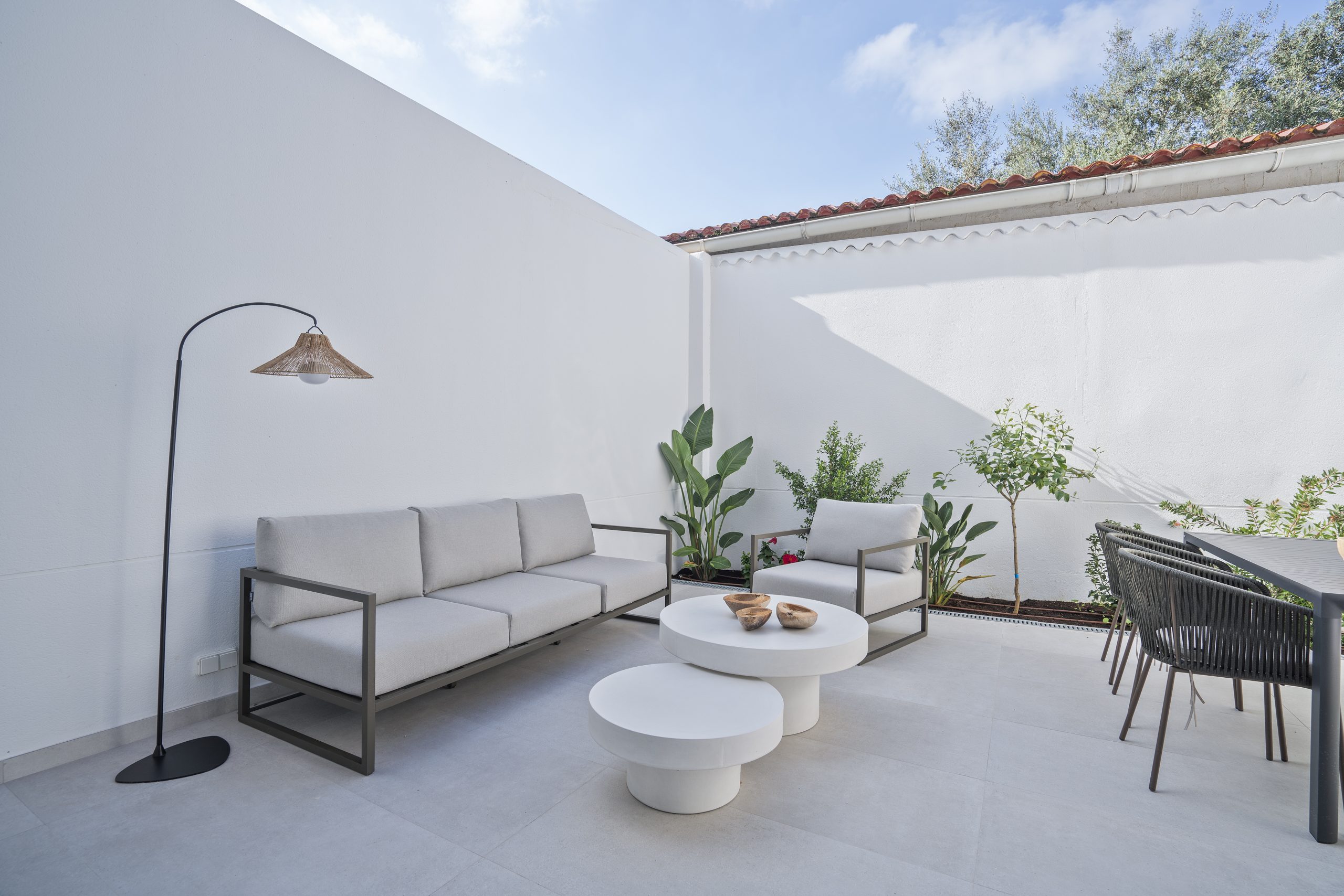KAVE HOME Muebles y decoración de diseño para casas con personalidad by KAVE HOME PARTNER VILANOVA | CA Grup Interiors Vilanova. Los muebles de KAVE HOME Con su diseño contemporáneo unen a la versatilidad y libertad de movimientos con comodidad y diseño. 