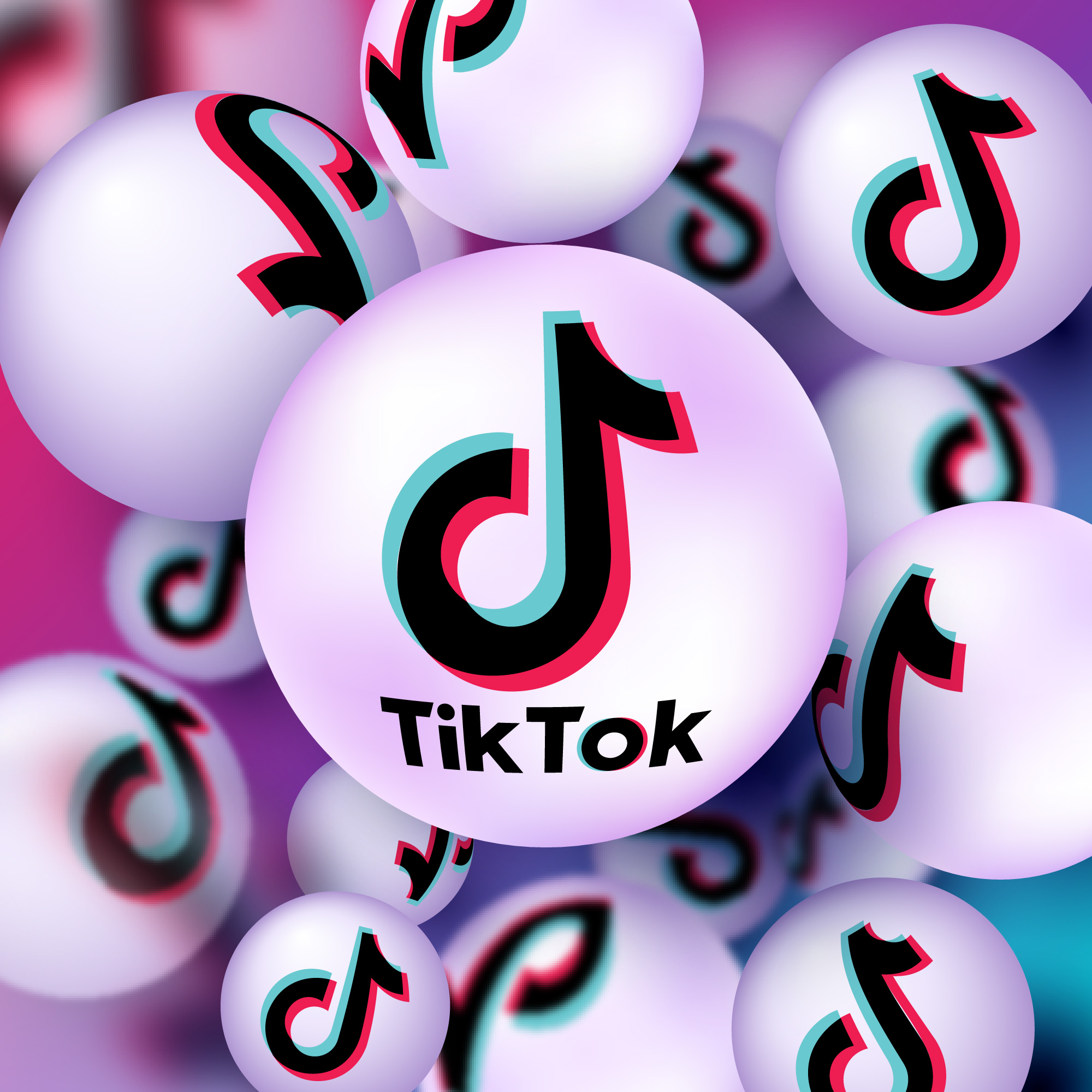 Es una evolución de los comportamientos en línea temida por Google, y que podría acentuarse en los próximos meses. Según un estudio publicado por Adobe a principios del mes de enero, TikTok supera ahora su función inicial de aplicación de entretenimiento para ser utilizado, especialmente por las jóvenes generaciones, como un motor de búsqueda.  El editor de software gráfico, "impulsado por el deseo de comprender esta mutación", encuestó a 808 consumidores y 251 jefes de empresas en Estados Unidos, con el fin de entender los hábitos de búsqueda de los usuarios en la plataforma, y la manera en que las organizaciones ajustaban su estrategia de marketing en consecuencia. Esta tendencia a utilizar TikTok como herramienta de búsqueda refleja un cambio significativo en la forma en que las personas buscan información en Internet. A diferencia de los motores de búsqueda tradicionales, TikTok ofrece resultados en formato de video, lo que puede proporcionar una experiencia más interactiva y visualmente atractiva para los usuarios. Las implicaciones de este cambio son amplias. Para las empresas, significa que tener presencia en TikTok no solo es útil para el marketing, sino que también puede ser clave para aparecer en las búsquedas de los consumidores. Adaptar el contenido para que sea fácilmente encontrable en esta plataforma podría servir para atraer a un público más joven y conectado digitalmente. Por otro lado, Google podría verse forzado a adaptar sus servicios para competir con esta nueva forma de búsqueda. Esto podría incluir el desarrollo de funciones más interactivas y visuales, o incluso la integración de formatos de video en sus resultados de búsqueda. En resumen, la manera en que las personas buscan información en Internet está en plena evolución. Plataformas como TikTok están transformando el panorama, y tanto las empresas como los motores de búsqueda tradicionales tendrán que innovar para mantenerse relevantes.