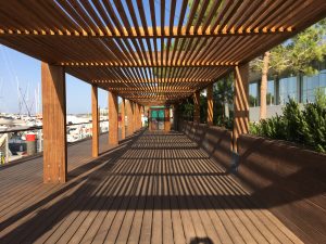 Reformas Integrales en Andorra. En Reformas Andorra, somos la empresa líder en reformas integrales en el Principat d’Andorra, ofreciendo soluciones completas y personalizadas para todo tipo de proyectos de renovación. Nos especializamos en: Reformas de Baños y Cocinas: Transformamos tus espacios más importantes con diseños modernos y funcionales, utilizando materiales de alta calidad para garantizar durabilidad y estilo. Reformas de Viviendas: Ya sea que desees renovar una habitación específica o toda tu vivienda, nuestro equipo de expertos se encarga de cada detalle, asegurando que el resultado final supere tus expectativas. Reformas de Oficinas: Creamos espacios de trabajo eficientes y atractivos que fomentan la productividad y el bienestar de tus empleados. Nos adaptamos a tus necesidades específicas para ofrecer soluciones prácticas y estéticas. Reformas de Locales Comerciales: Ayudamos a transformar tu negocio con reformas que atraen a más clientes y mejoran la funcionalidad del espacio. Desde tiendas hasta restaurantes, tenemos la experiencia necesaria para llevar a cabo cualquier proyecto comercial. Reformas de Negocios en Andorra y España: No solo trabajamos en Andorra, sino que también ofrecemos nuestros servicios en España, llevando nuestra experiencia y dedicación a un público más amplio. Además, ofrecemos servicios especializados en: Tarimas Exteriores: Instalamos tarimas exteriores que combinan belleza y resistencia, perfectas para terrazas, jardines y otros espacios al aire libre. Cubiertas de Terrazas: Diseñamos y construimos cubiertas que protegen y embellecen tus terrazas, creando espacios acogedores y funcionales. Instalación de Parquets: Ofrecemos una amplia gama de parquets sintéticos y de madera maciza o laminada, adaptados a tus gustos y necesidades. Nuestro equipo se encarga de la instalación con precisión y cuidado, asegurando un acabado impecable. Contáctanos. Si estás pensando en renovar tu hogar, oficina o negocio, no dudes en contactarnos. En Reformas Andorra, estamos comprometidos con la excelencia y la satisfacción del cliente. Descubre cómo podemos transformar tus espacios con nuestras soluciones de reformas integrales y personalizadas.